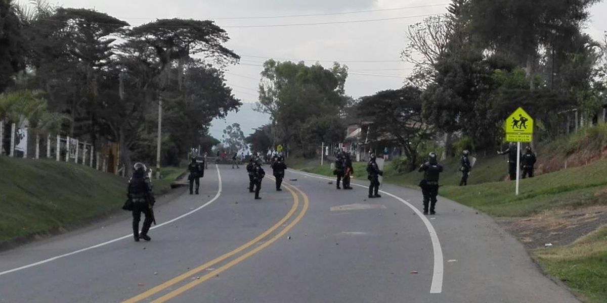 Periodistas fueron retenidos y atacados a piedra por presuntos indígenas en el Cauca