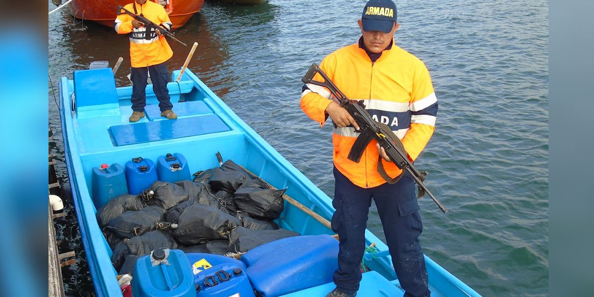 Armada incautó 602 kilos de cocaína en embarcación en el Pacífico colombiano