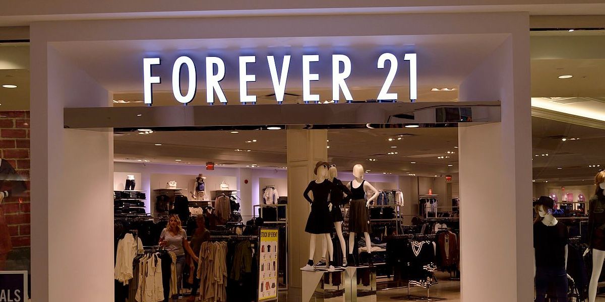 Forever 21 confirma robo de información bancaria de sus clientes