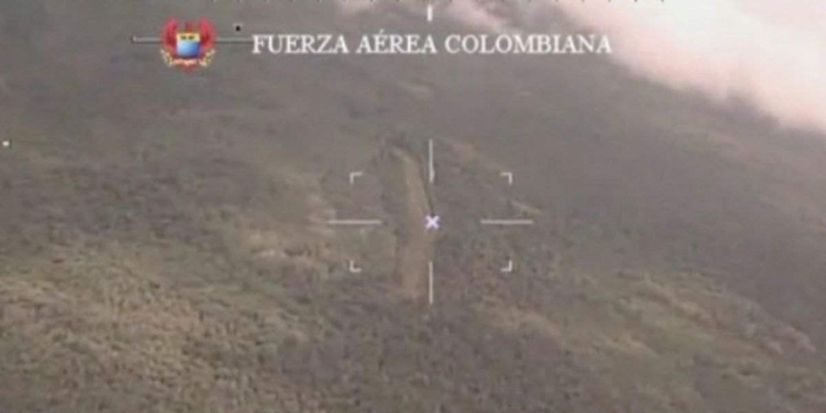 Fuerza Aérea destruye pista clandestina al servicio del narcotráfico en Buenaventura