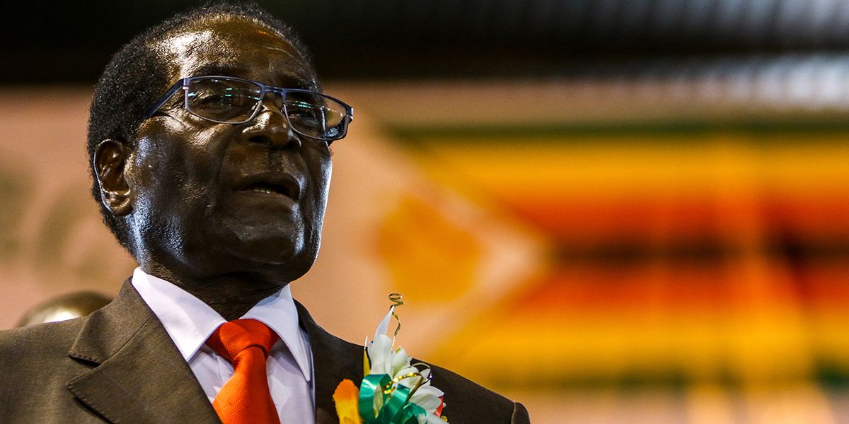 Presidente de Zimbabue está detenido en su casa, militares tomaron el control del país