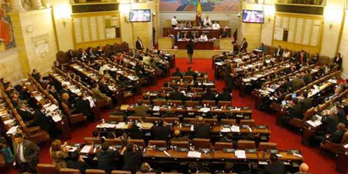 Debate en Senado por propuesta para ‘revivir’ a los parapolíticos