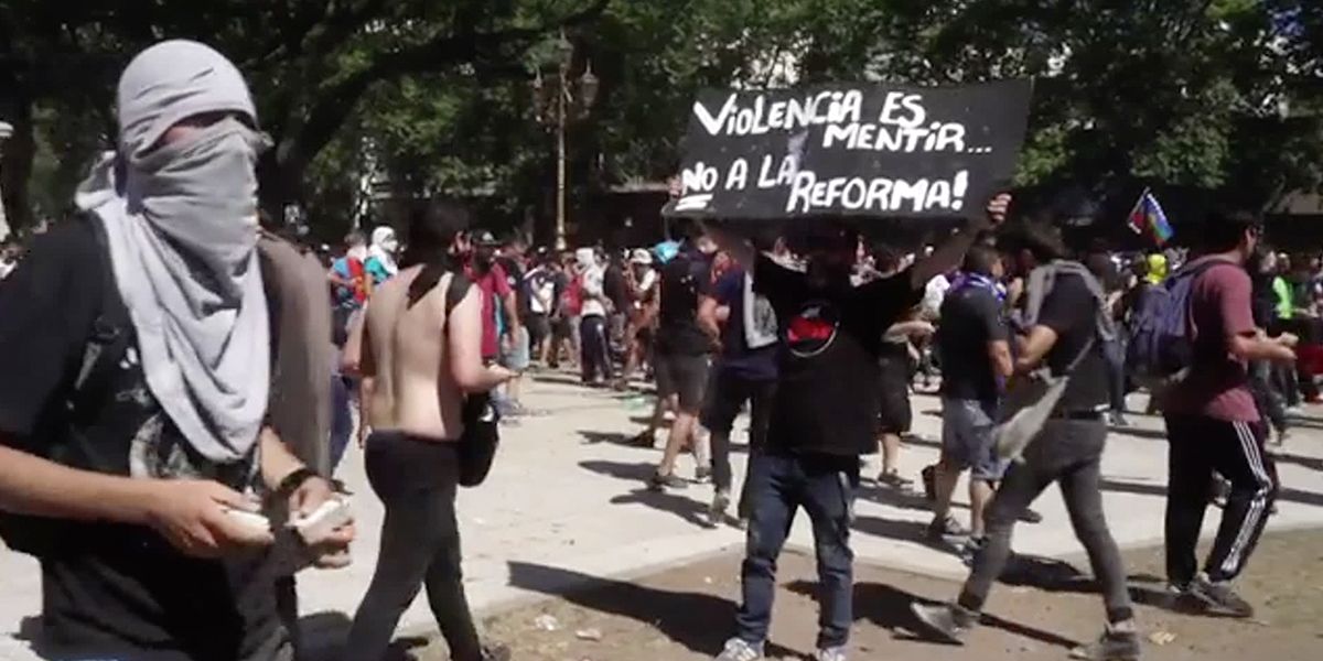 Argentina aprueba reforma de pensiones tras horas de violencia en las calles