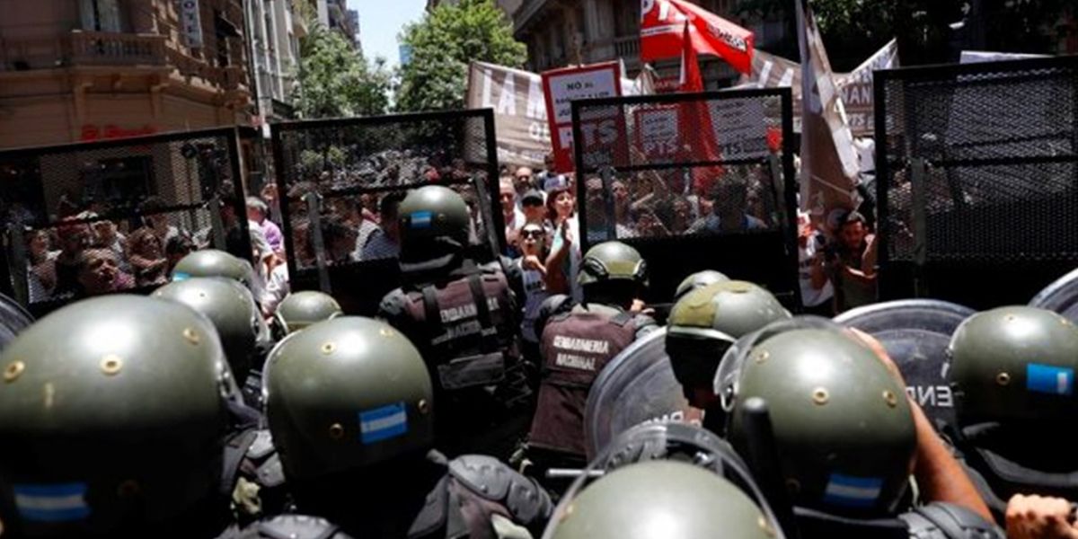 Reforma de pensiones sociales en Argentina genera tensión