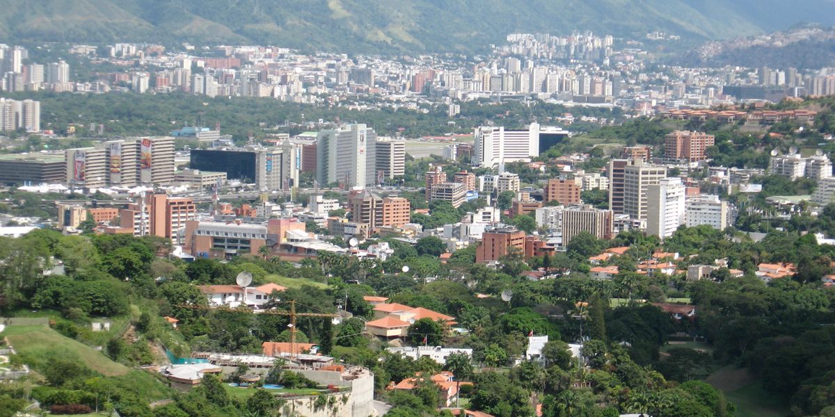 Se restablece parcialmente el servicio de luz en Caracas