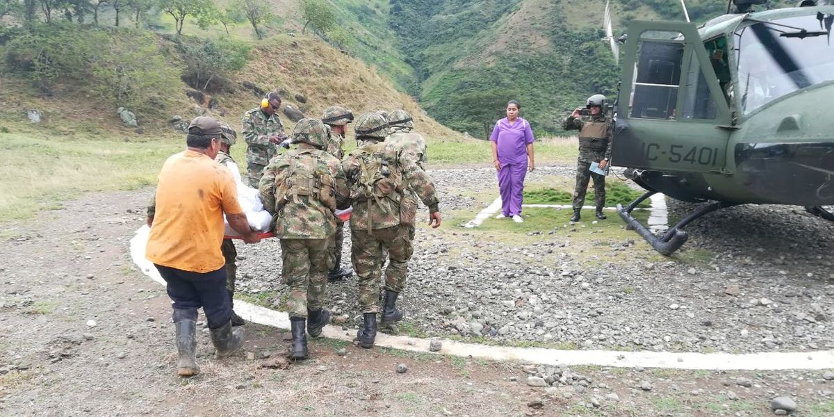 Ejército evacúa campesino herido por mina antipersona en Dabeiba, Antioquia