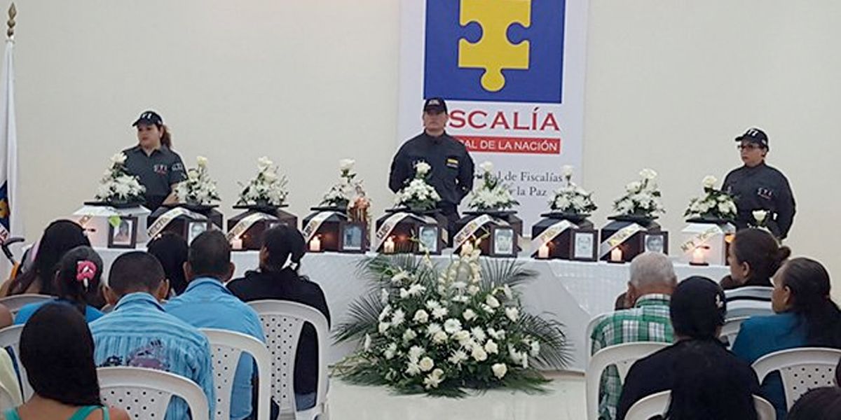 En acto simbólico, Fiscalía entrega restos de 10 víctimas de violencia en Urabá