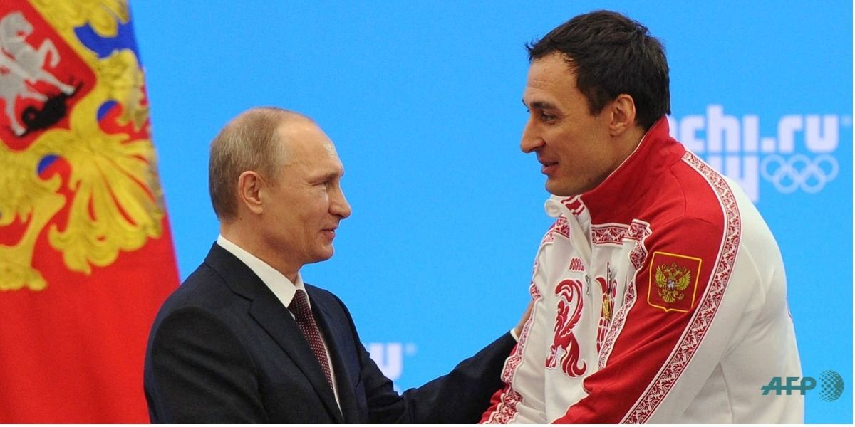 El presidente Putín y Alexey Voevoda en los juegos de Sochi - Foto: MIKHAIL KLIMENTYEV / RIA-NOVOSTI / AFP