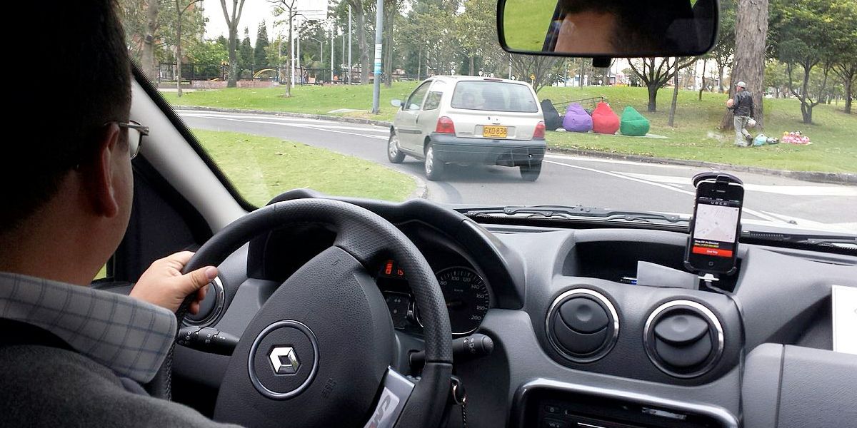 Conductor de Uber se burló de los taxistas y les echó en cara algunos “regalitos”