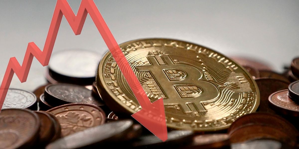 El bitcoin cae más del 20 % ante posibles nuevas restricciones en Asia