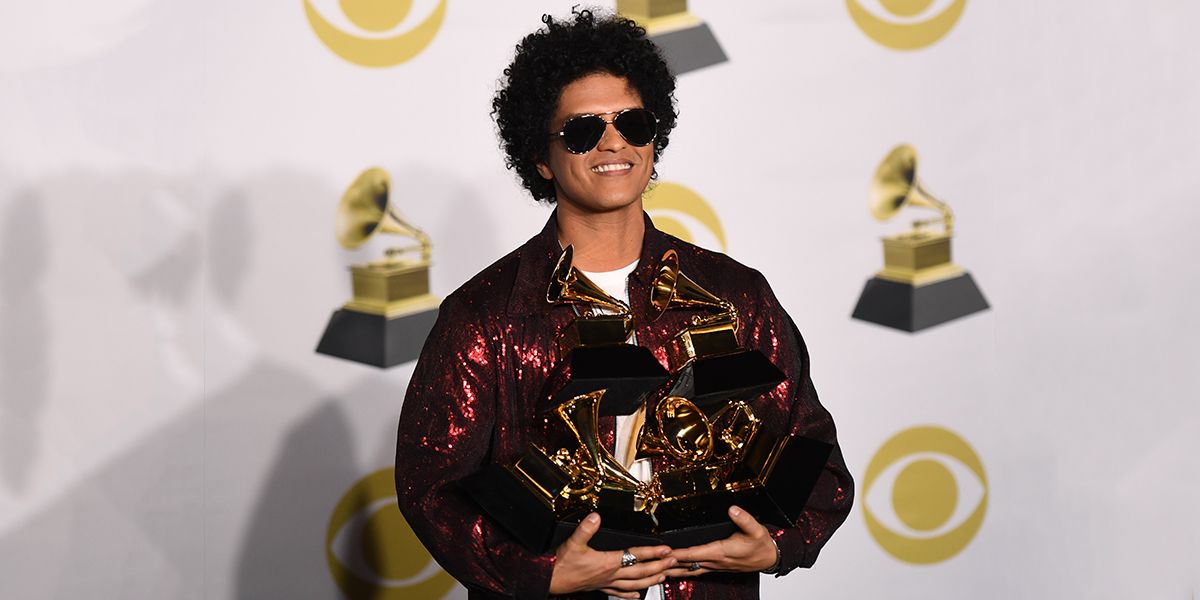 Bruno Mars arrasa con seis premios en los Grammy