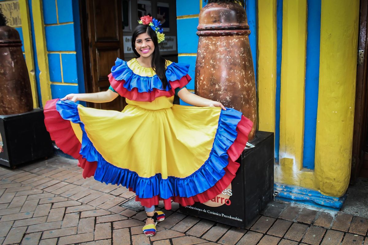 colombianos gente mujer - wjgomez - Pixabay (CC0) colombia segundo país más feliz del mundo