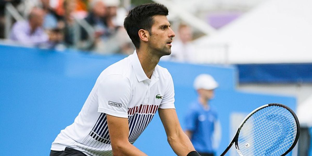 Novak Djokovic gana a Thiem en su retorno a las canchas