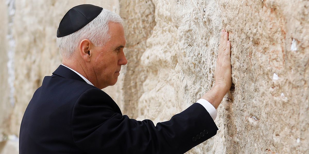 Pence termina gira en Oriente Medio con visita al Muro de las Lamentaciones