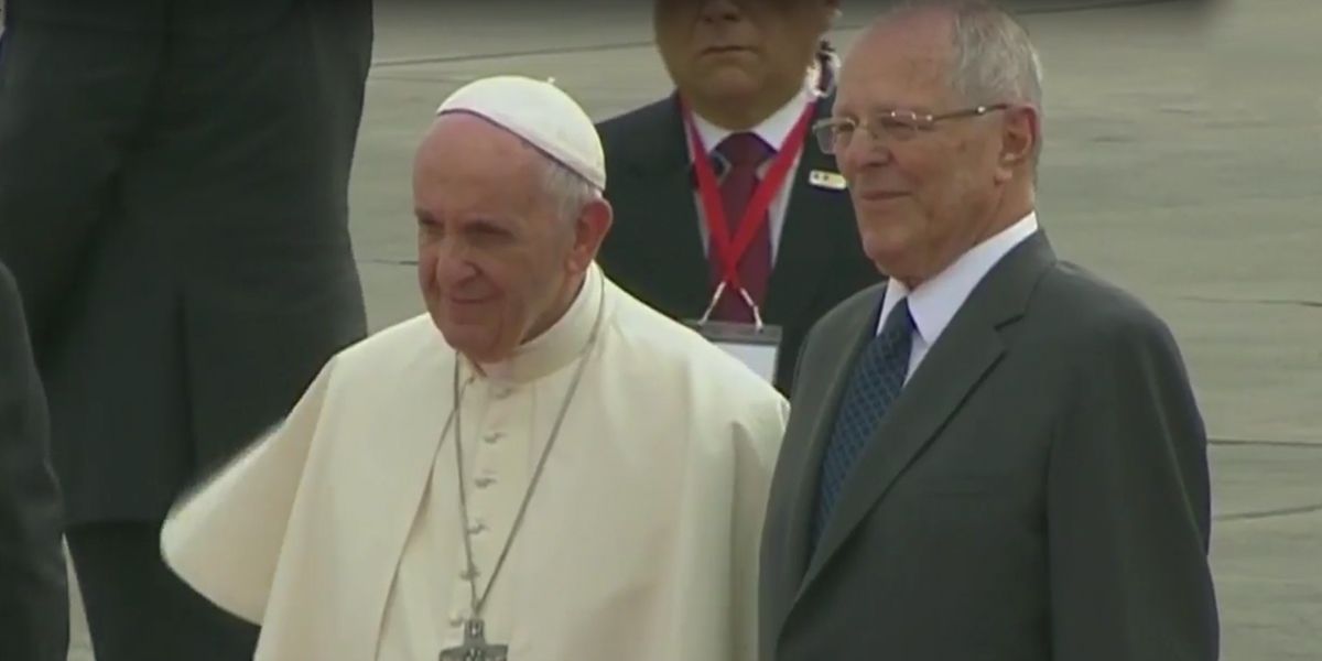 Papa llega a Perú y se reúne con representantes de pueblos de la Amazonía