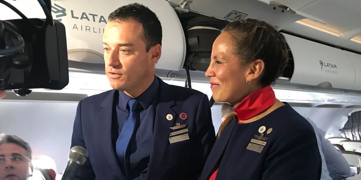 Papa casó a dos miembros de la tripulación en el avión rumbo a Iquique