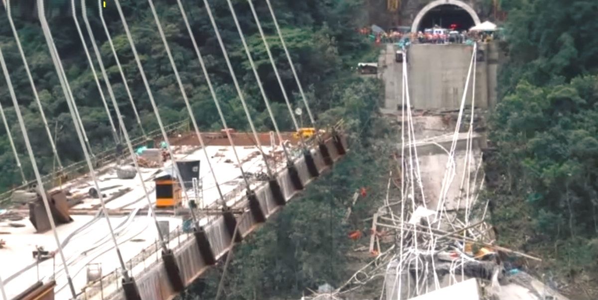 El impactante vídeo de la caída del puente de Chirajara