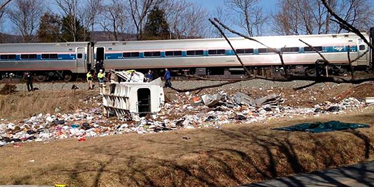 Un muerto y un herido en choque de tren con congresistas republicanos a bordo