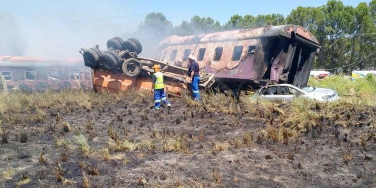 18 muertos y 250 heridos en un accidente de tren en Sudáfrica