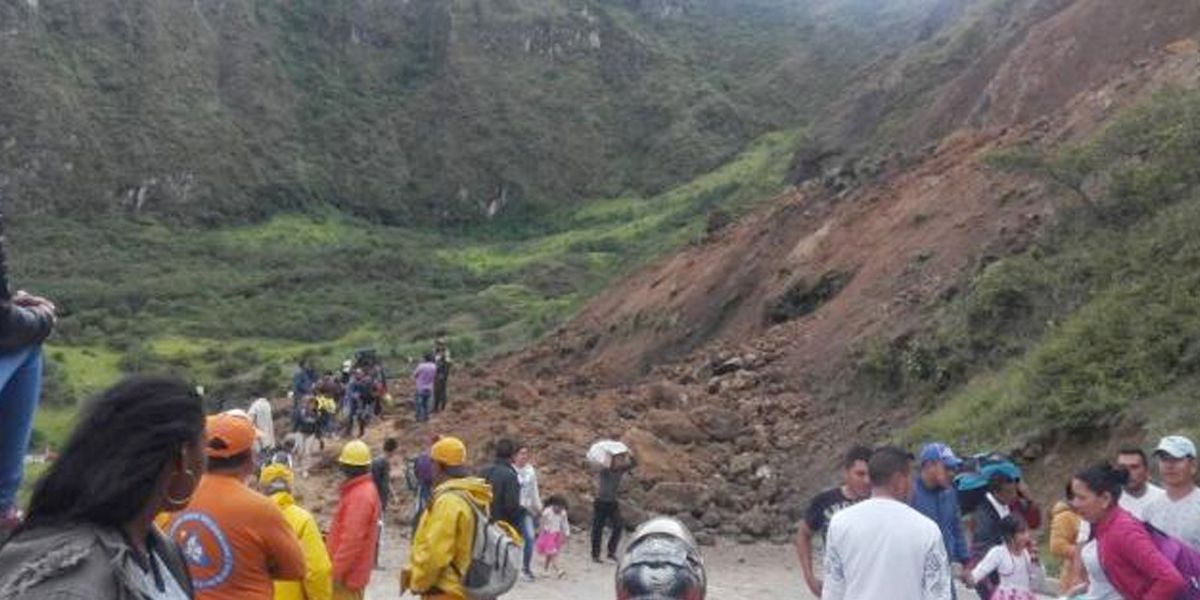 Al menos 13 muertos dejó alud de tierra en la vía Tumaco-Pasto