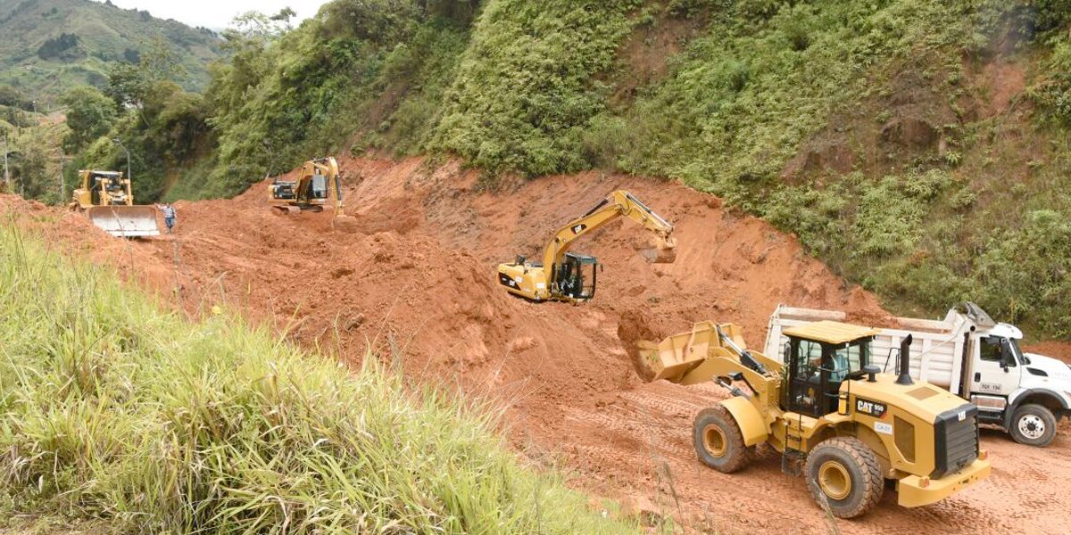 Continúa cierre total de vía Medellín-Urabá por deslizamiento