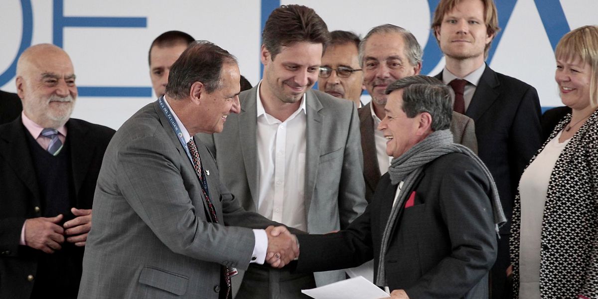 ELN pide a Santos reanudar los diálogos de paz en Ecuador