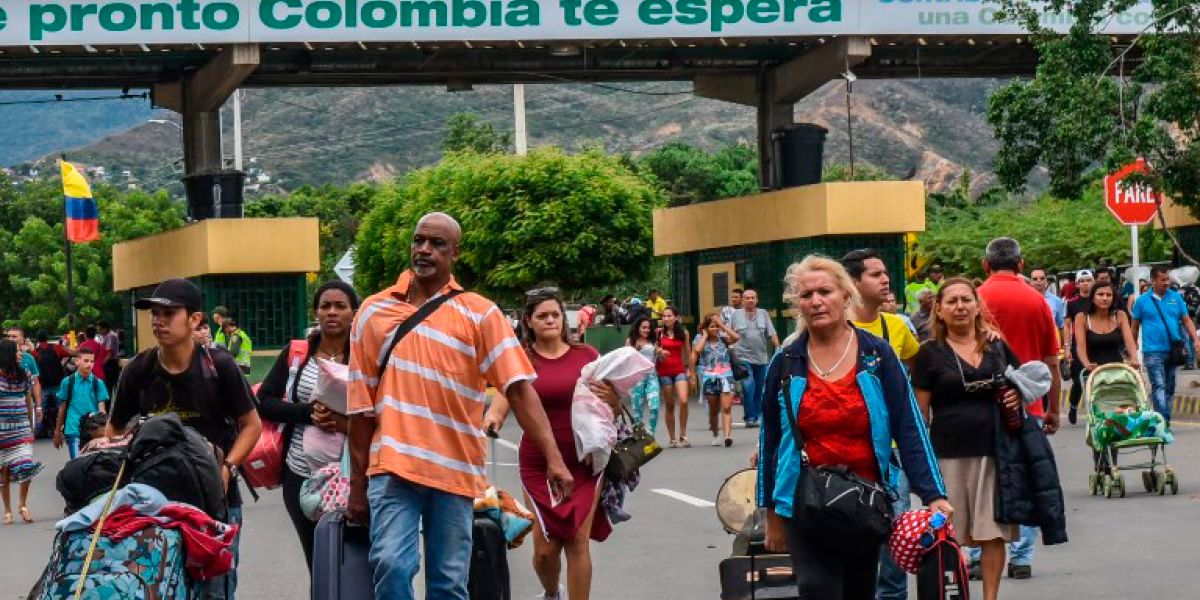 Colombia pide a Venezuela abrir canal humanitario ante crisis de migración