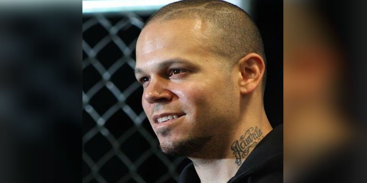 Residente de Calle 13 fue arrestado en aeropuerto por agresión a periodista