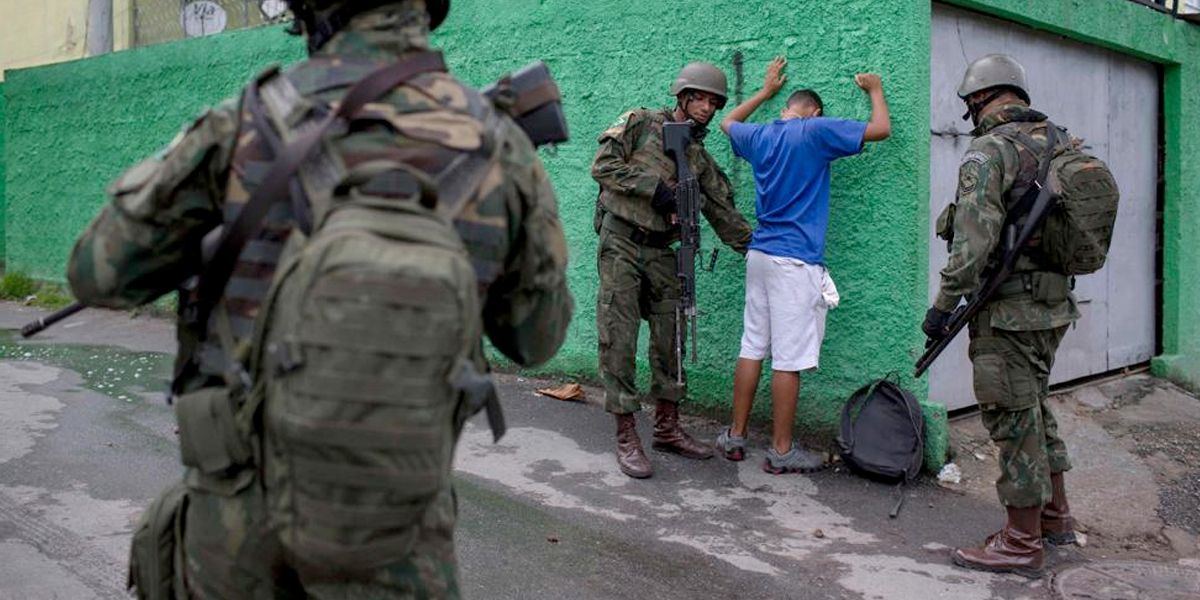 Manual para sobrevivir a abusos policiales en Río de Janeiro