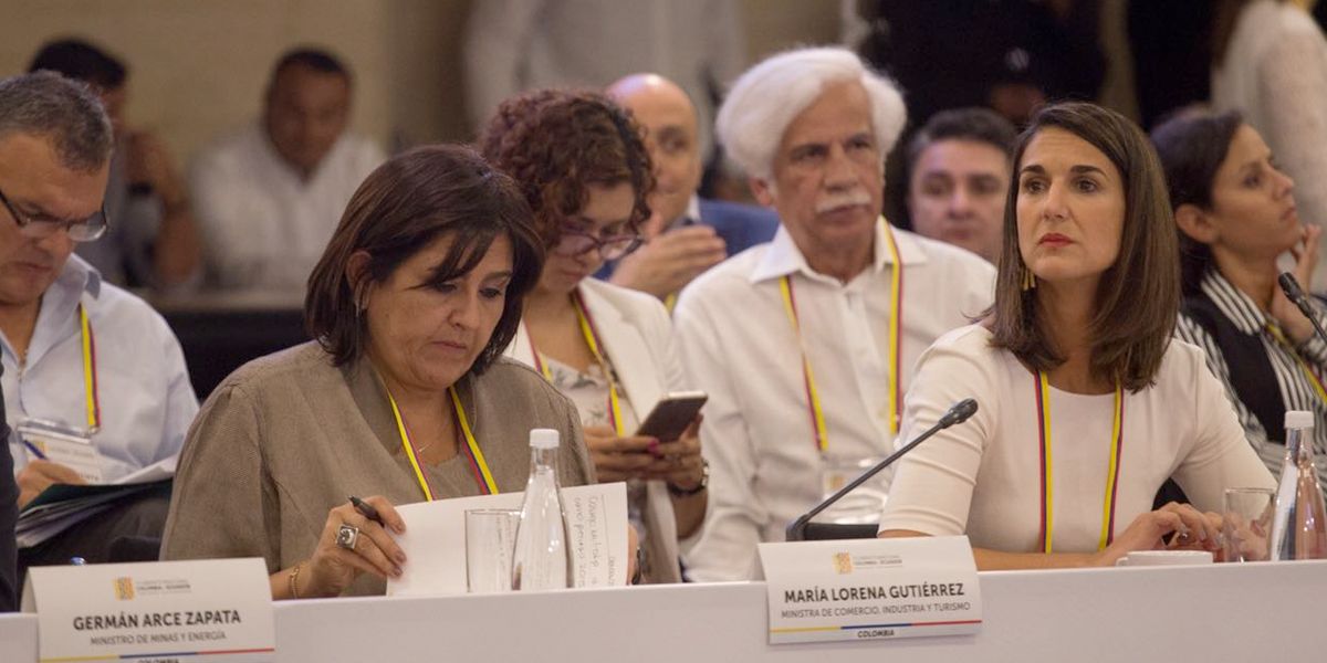 135 colombianos y ecuatorianos se han beneficiado con becas para maestría