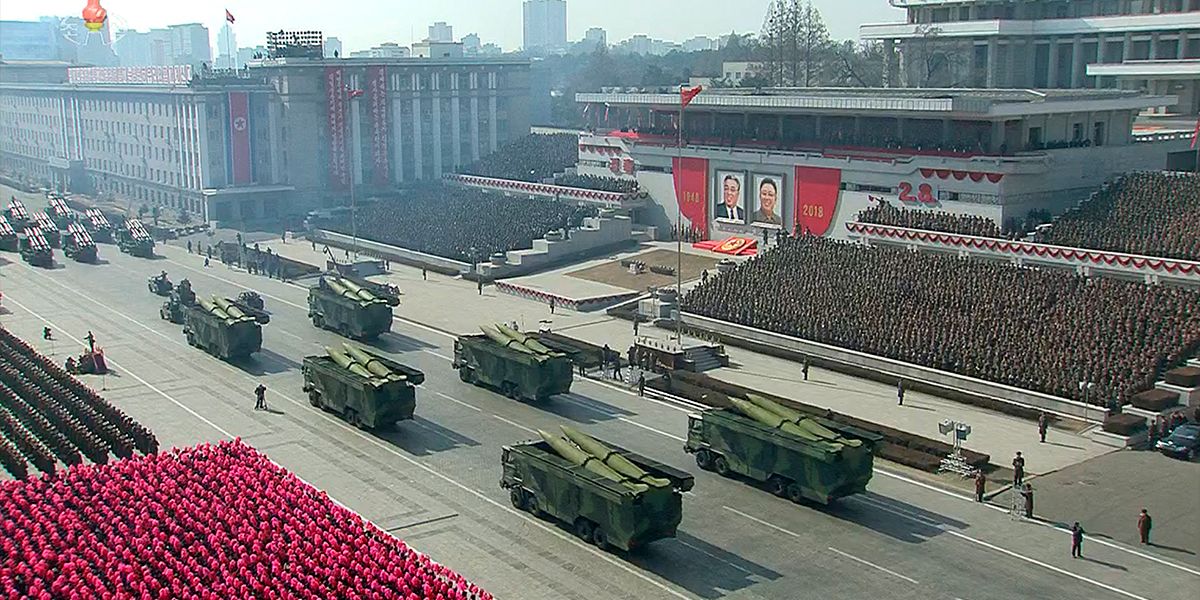 Norcorea exhibe poderío militar en la víspera de los Juegos Olímpicos de Corea del Sur