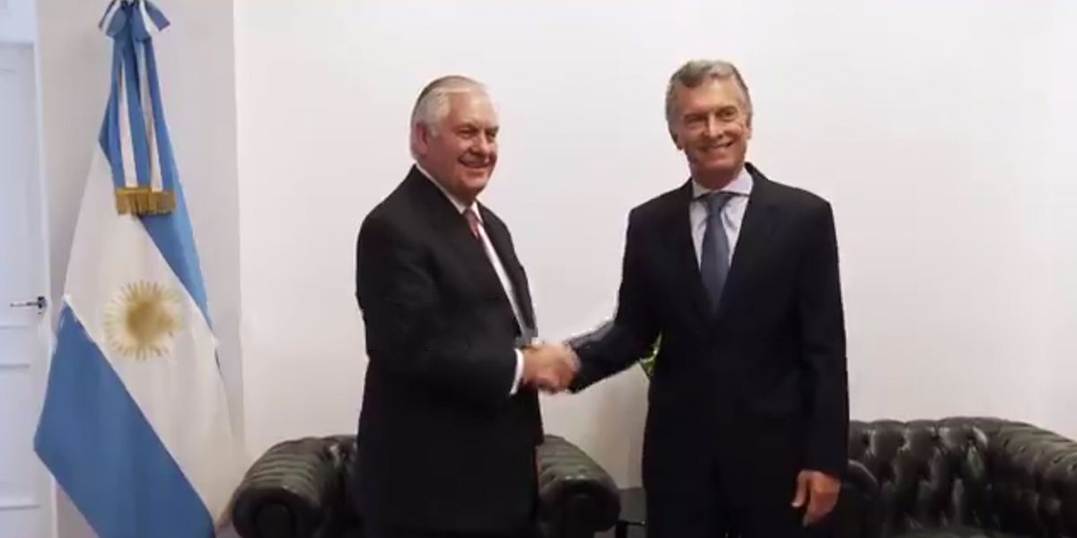 Rex Tillerson se reúne con Macri a final de su viaje a Argentina
