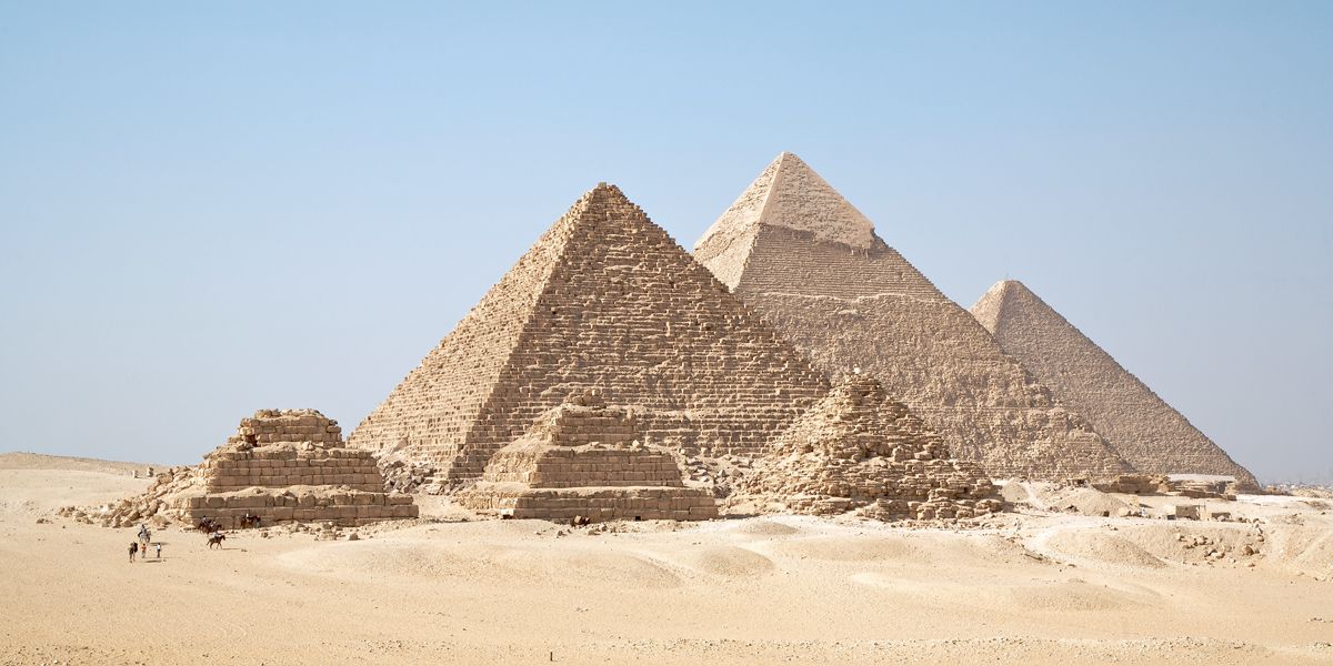Encuentran cuatro ataúdes en tres pozos al sur de las Pirámides de Guiza