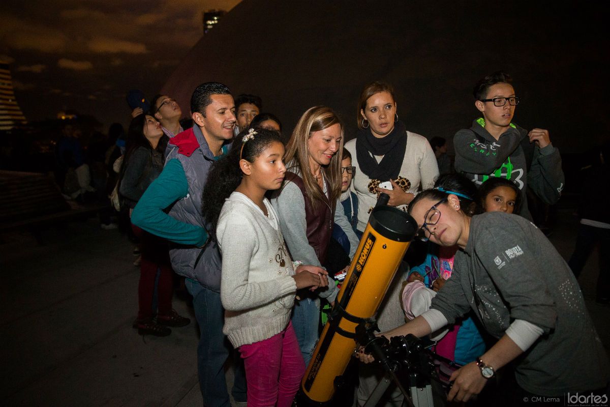 planetario nocturno telescopio observacion astronomica bogota semana santa