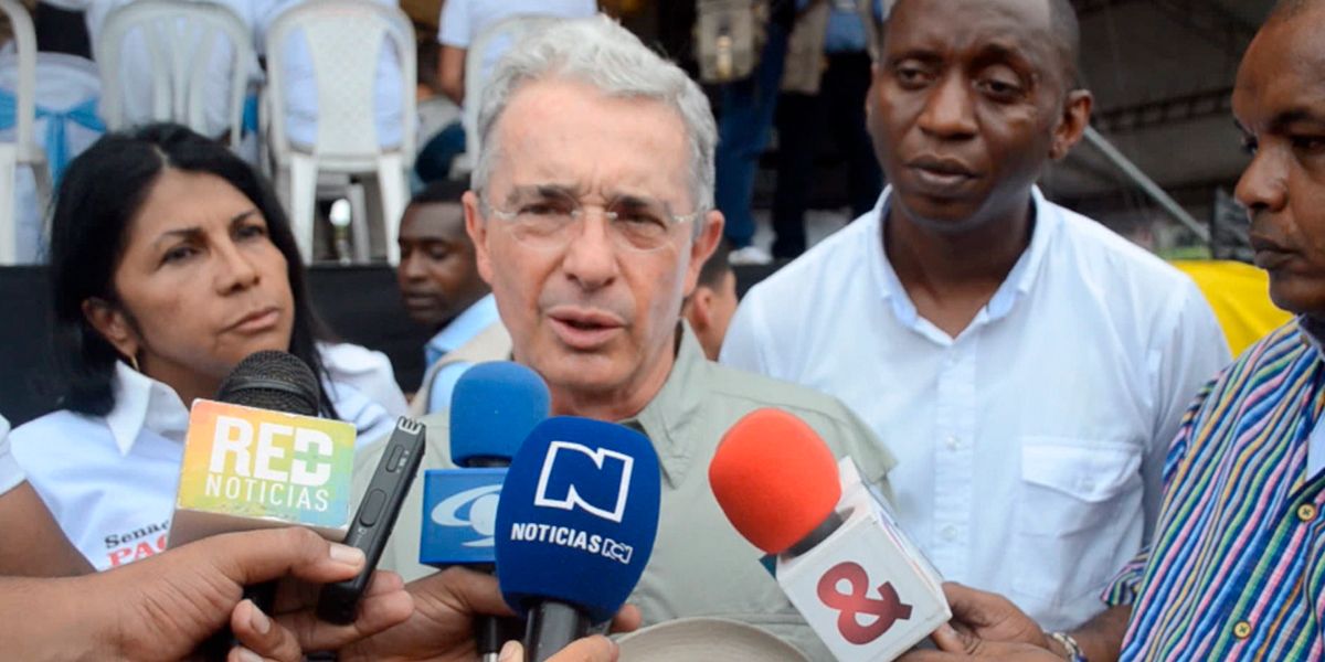 Conversación del senador Uribe que está siendo analizada
