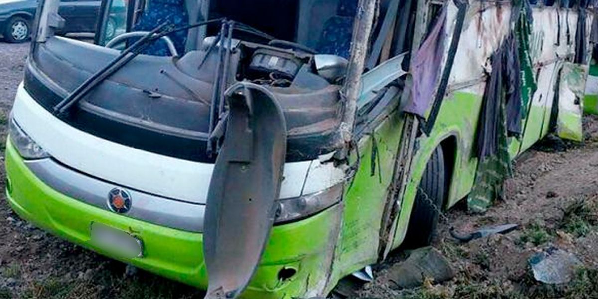Bus con jóvenes estudiantes se accidentó en Santa Fe de Antioquia