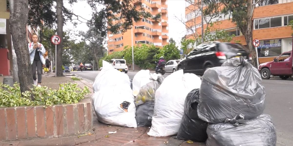 Persisten problemas de basuras del nuevo esquema de aseo en Bogotá