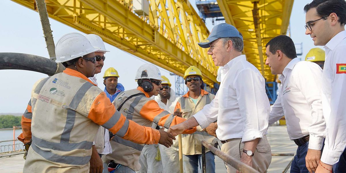 Con presencia del presidente Santos se unieron las dos partes del viaducto Cartagena-Barranquilla