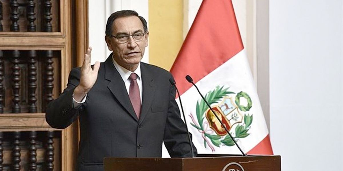 El ingeniero Martín Vizcarra jura como nuevo presidente de Perú
