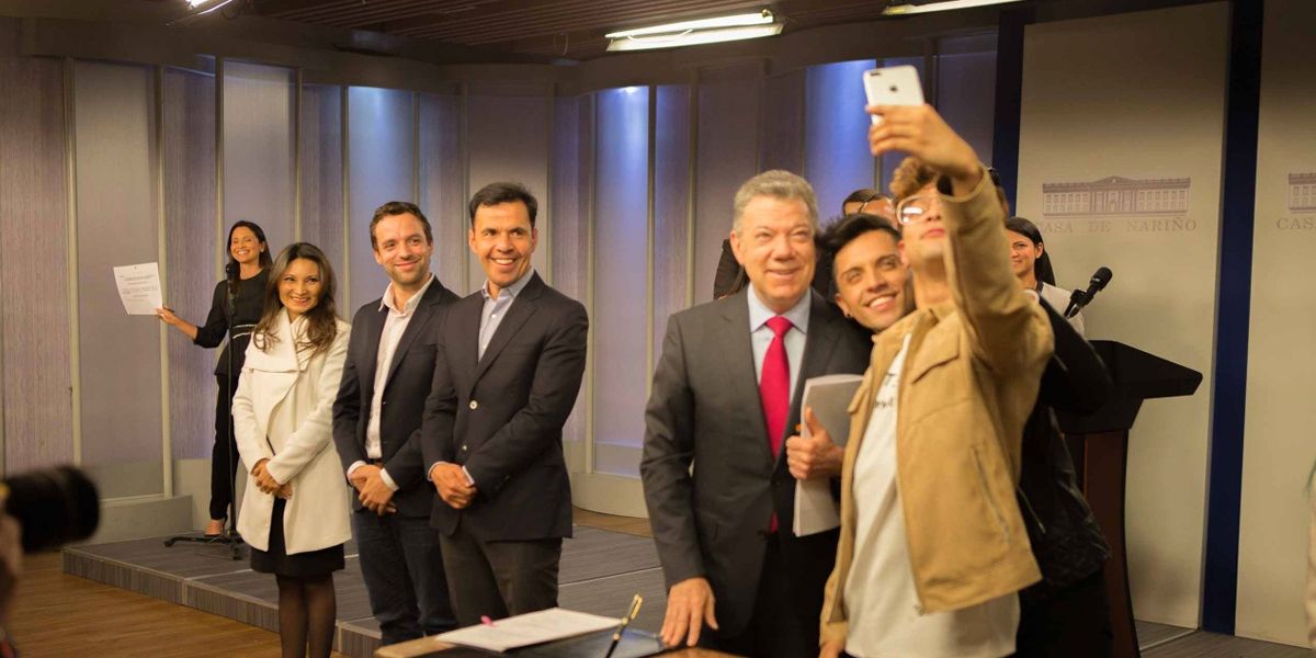 Santos firma Decreto por una Colombia libre de discriminación