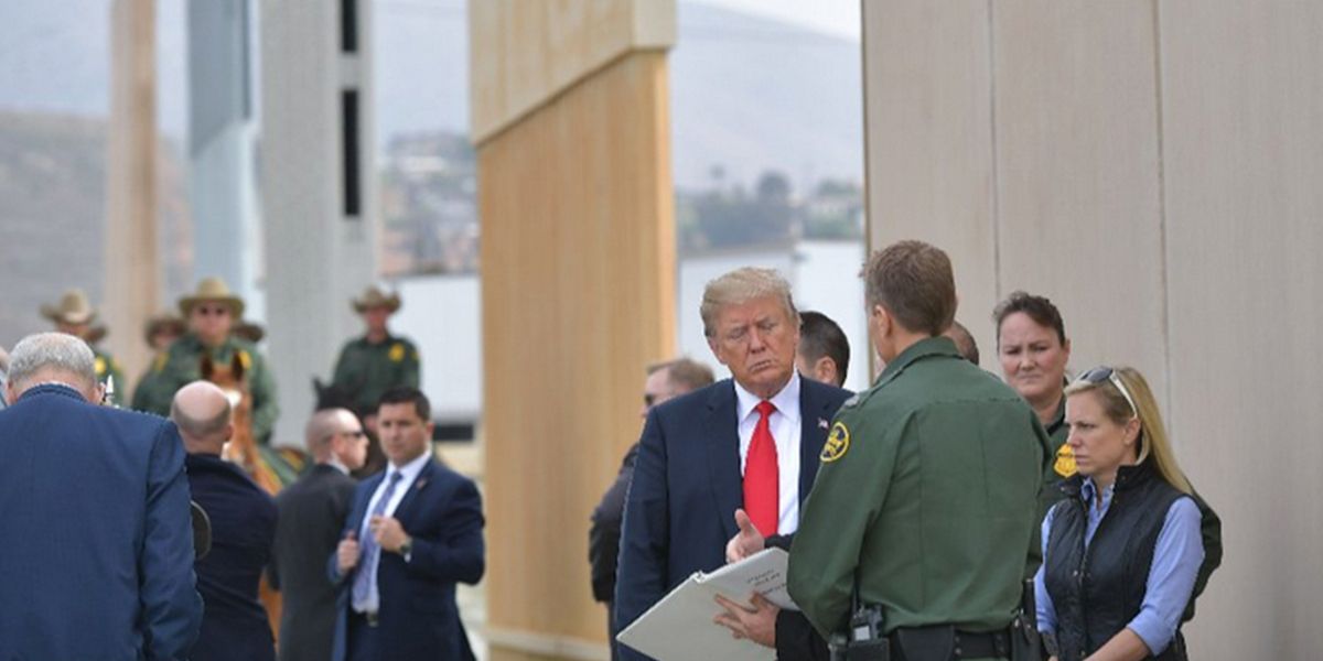 Trump llega por primera vez a California para revisar los prototipos del muro