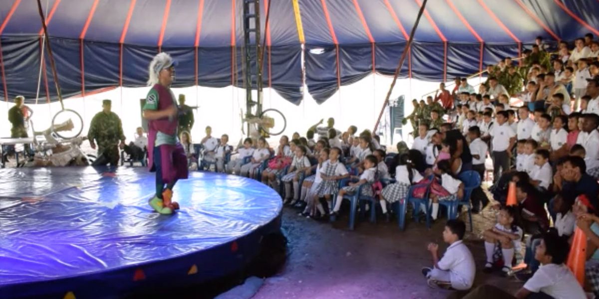 El circo Centauro del Ejército Nacional llegó por primera vez al municipio de Calamar, Guaviare