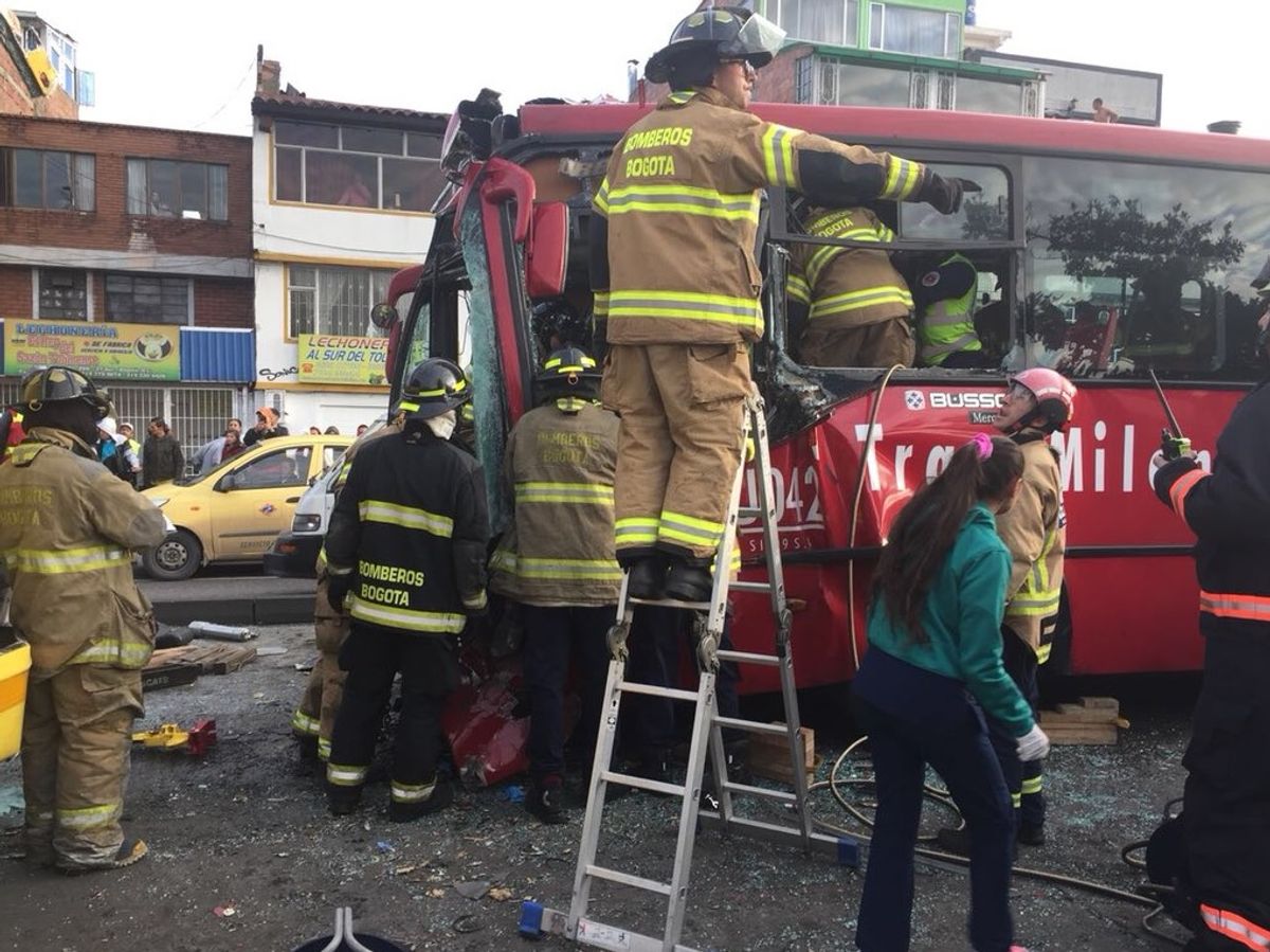 29 heridos deja choque entre dos articulados de TransMilenio
