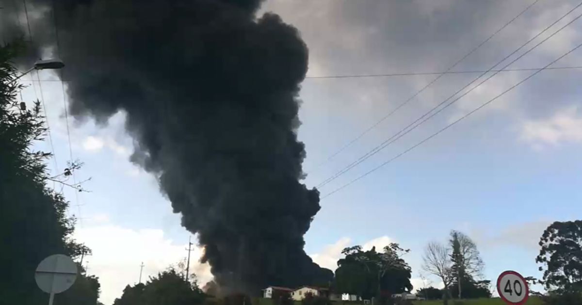 Dos personas afectadas por inhalación de gases en incendio de fábrica del Carmen de Viboral, Antioquia