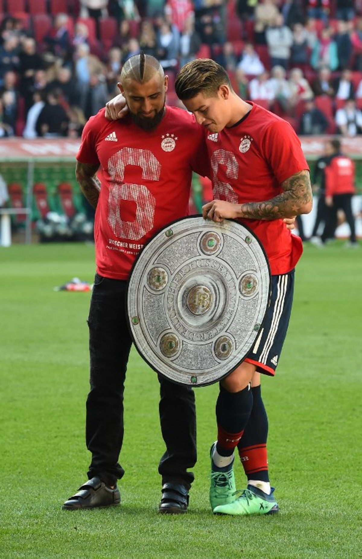 James Rodríguez es campeón con el Bayern Múnich en Alemania