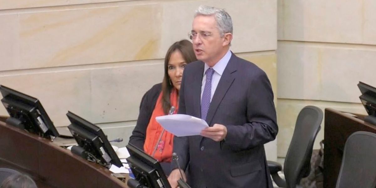 Inadmiten demanda contra senador Álvaro Uribe por inasistencia al Congreso