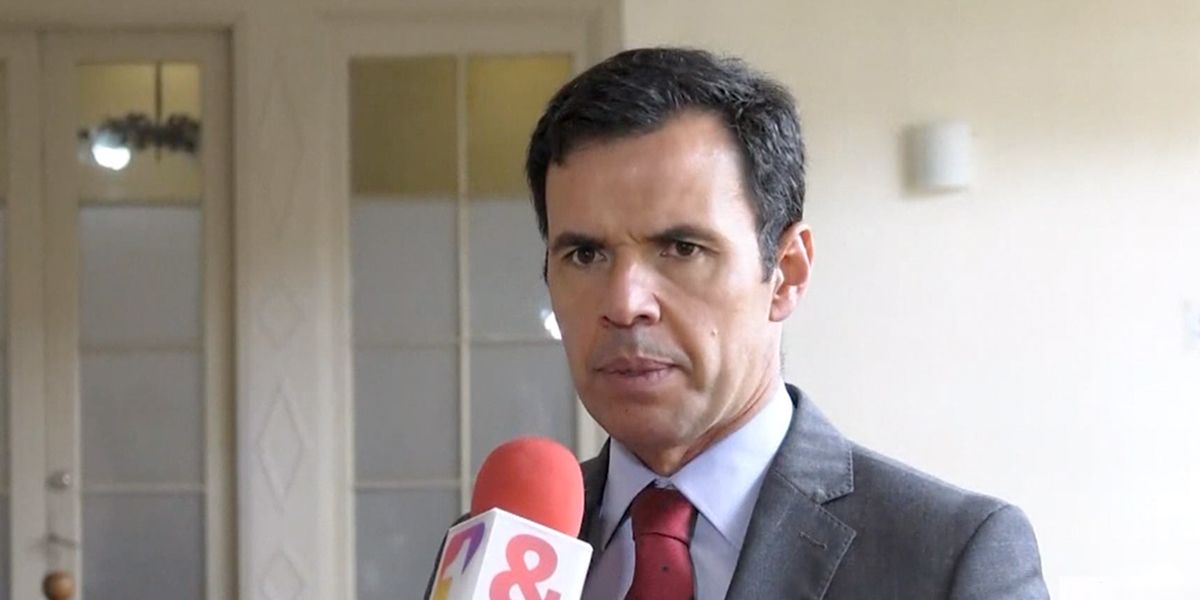 Gobierno pide a Márquez asumir su curul en el Senado