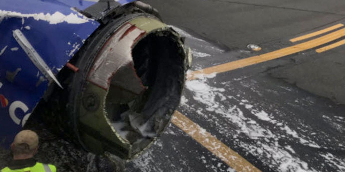 Una persona muere luego de que el motor del avión en que viajaba explotara