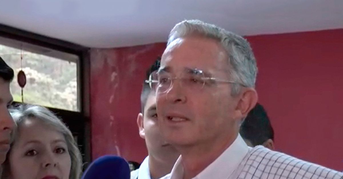 Uribe respalda a cúpula militar citada a juicio por justicia ecuatoriana