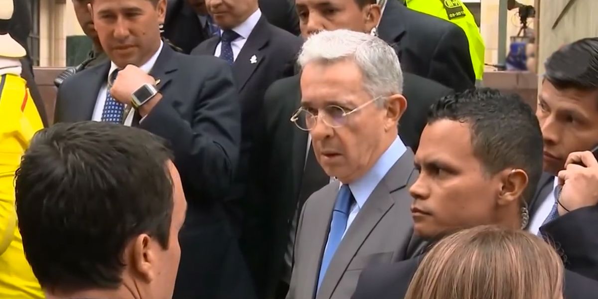 Admiten demanda contra Álvaro Uribe por presunta inasistencia